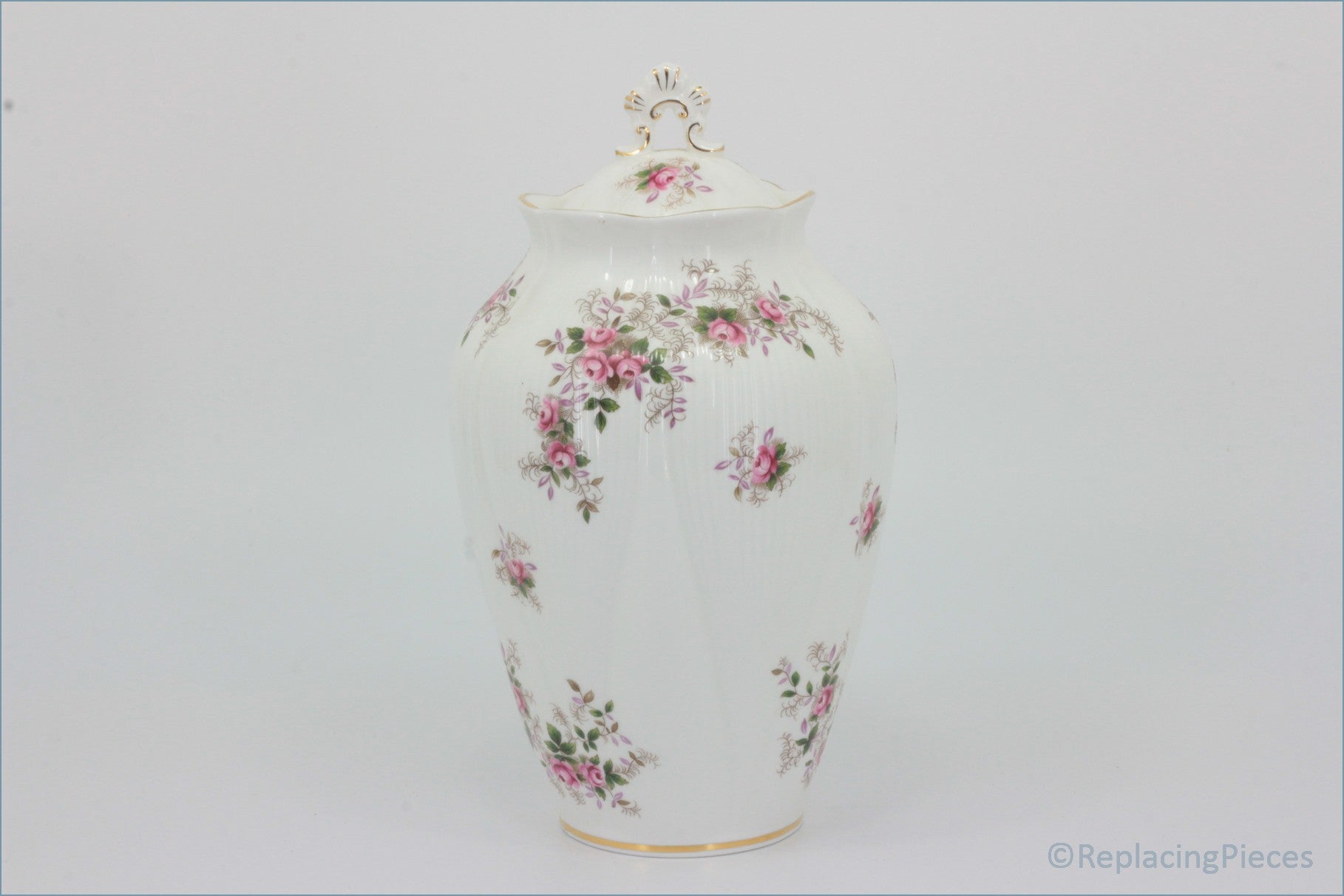 Royal Albert - Victoriana Rose - Lidded Vase