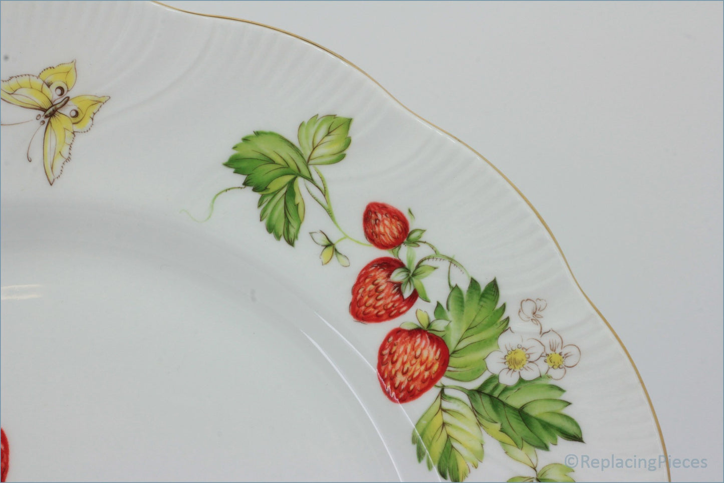 Queens - Virginia Strawberry - Dinner Plate (Swirl Rim)
