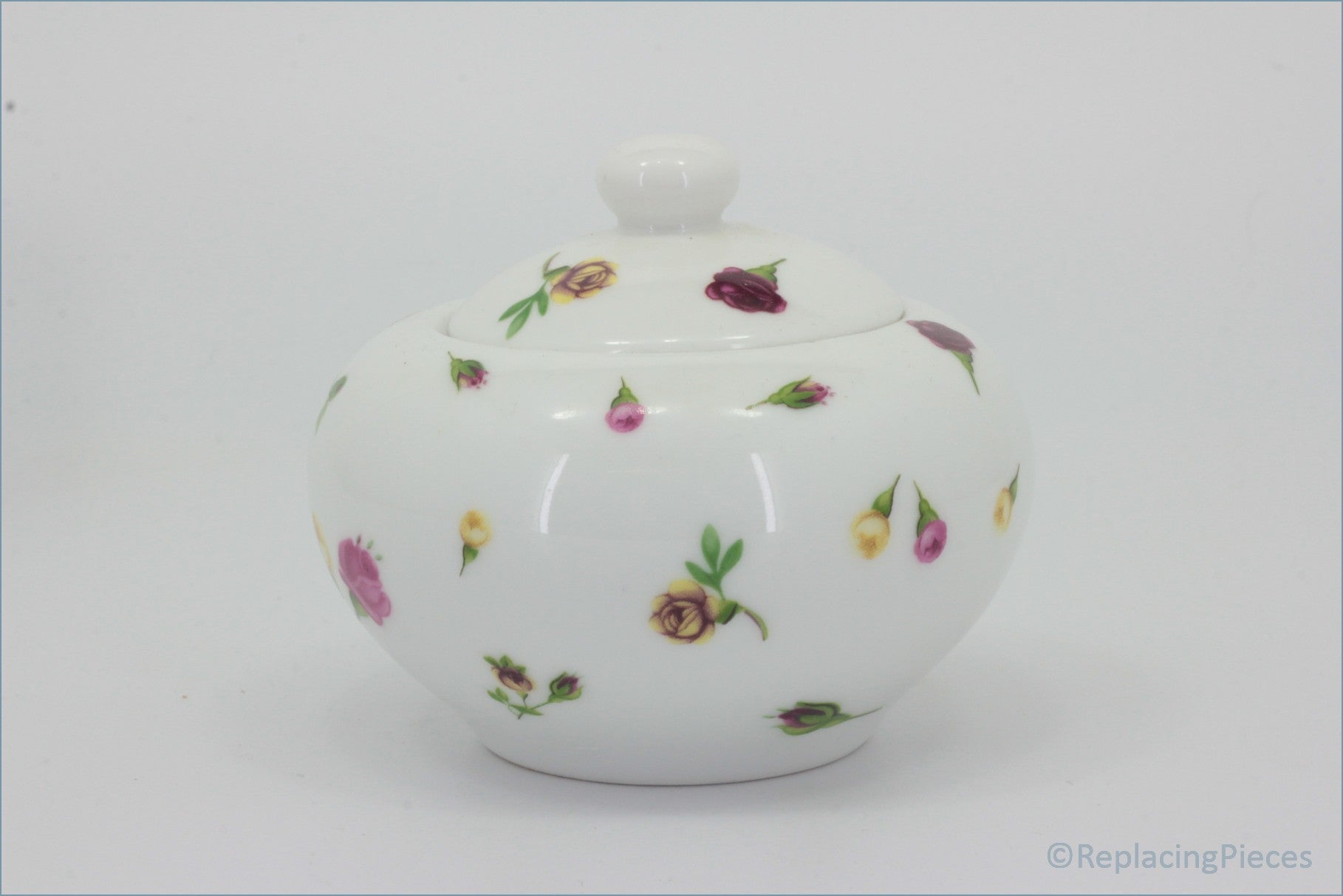 Royal Albert - Country Rose Bud - Lidded Sugar Bowl