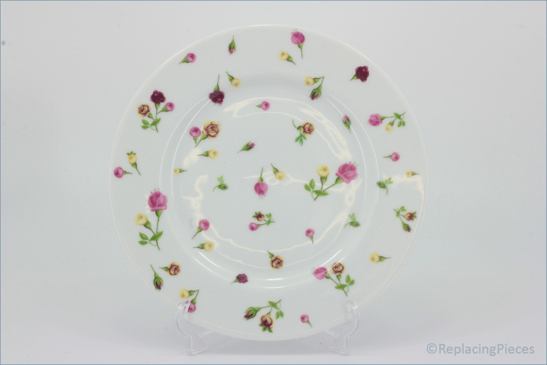 Royal Albert - Country Rose Bud - 7 7/8" Salad Plate
