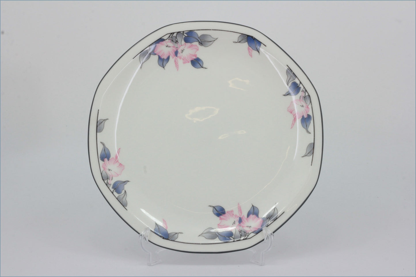 Royal Doulton - Bloomsbury - 8 1/8" Salad Plate