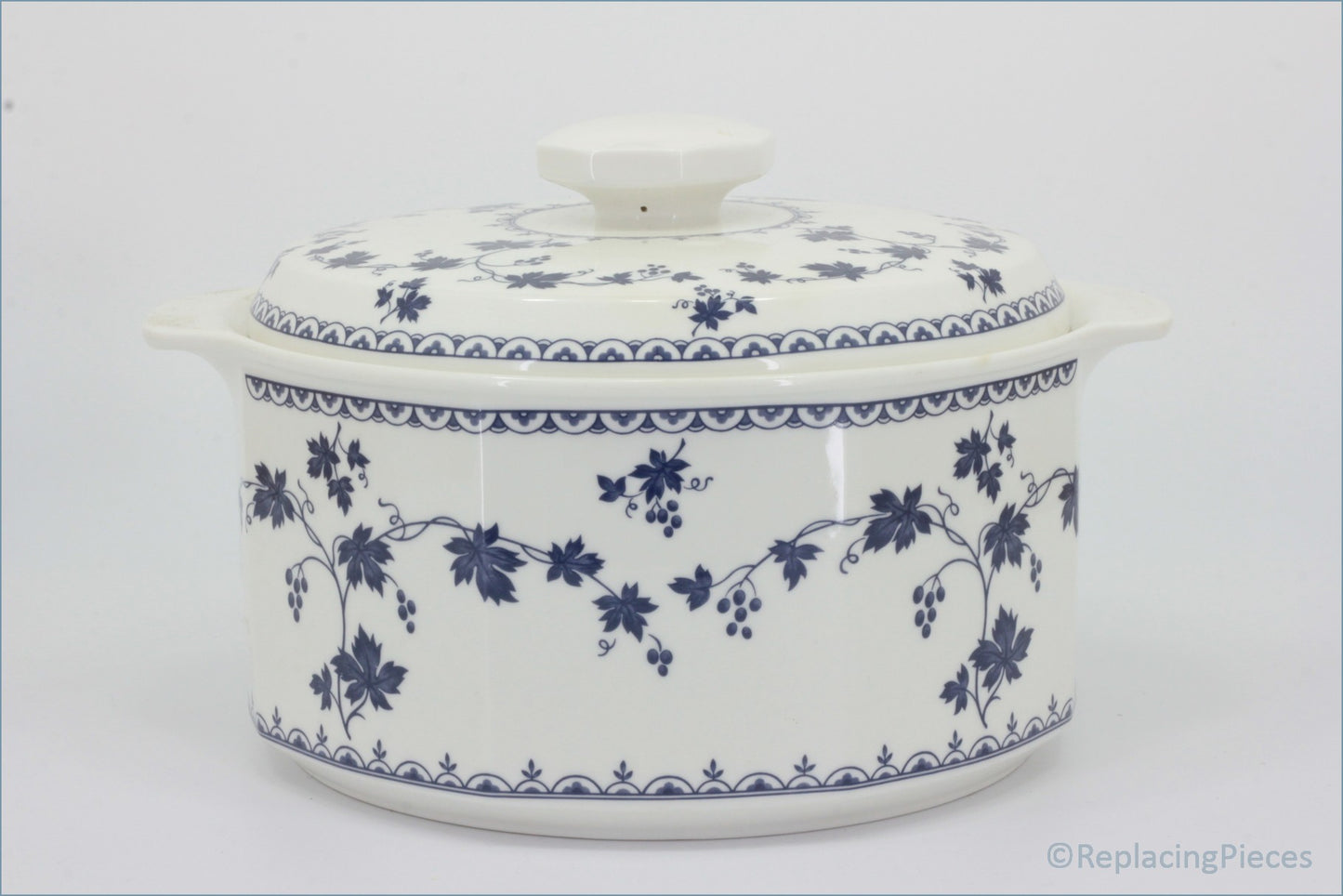 Royal Doulton - Hartford (LS1085) - 4 Pint Casserole Dish - White ceramic casserole dish with blue floral patterns on a white background