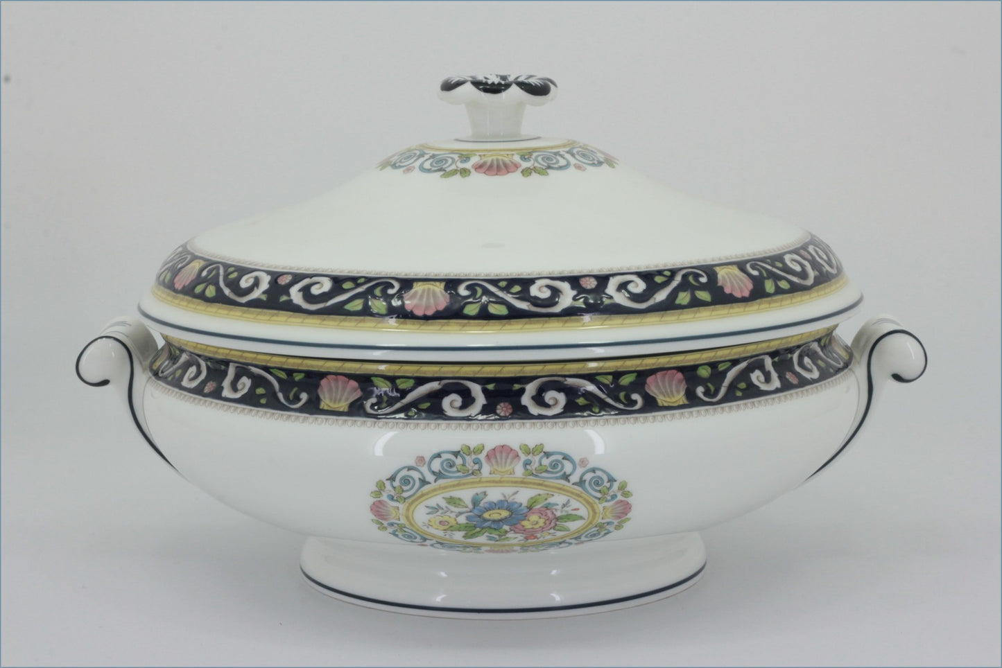 Wedgwood - Runnymede (W4472) - Lidded Vegetable Dish