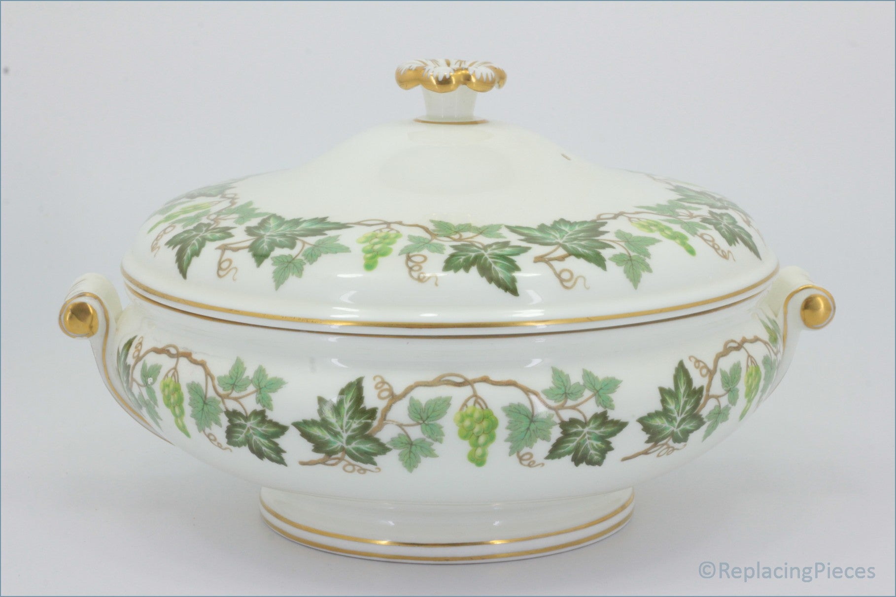 Wedgwood - Santa Clara - Lidded Vegetable Dish  - Decorative ceramic tureen with green leaf patterns on a white background