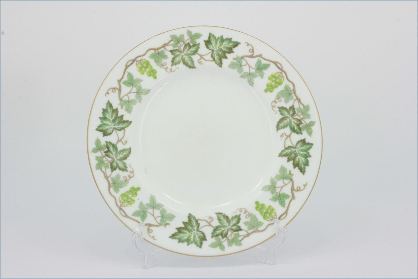 Wedgwood - Santa Clara - 7" Side Plate - Decorative plate with green leaf pattern on a white background