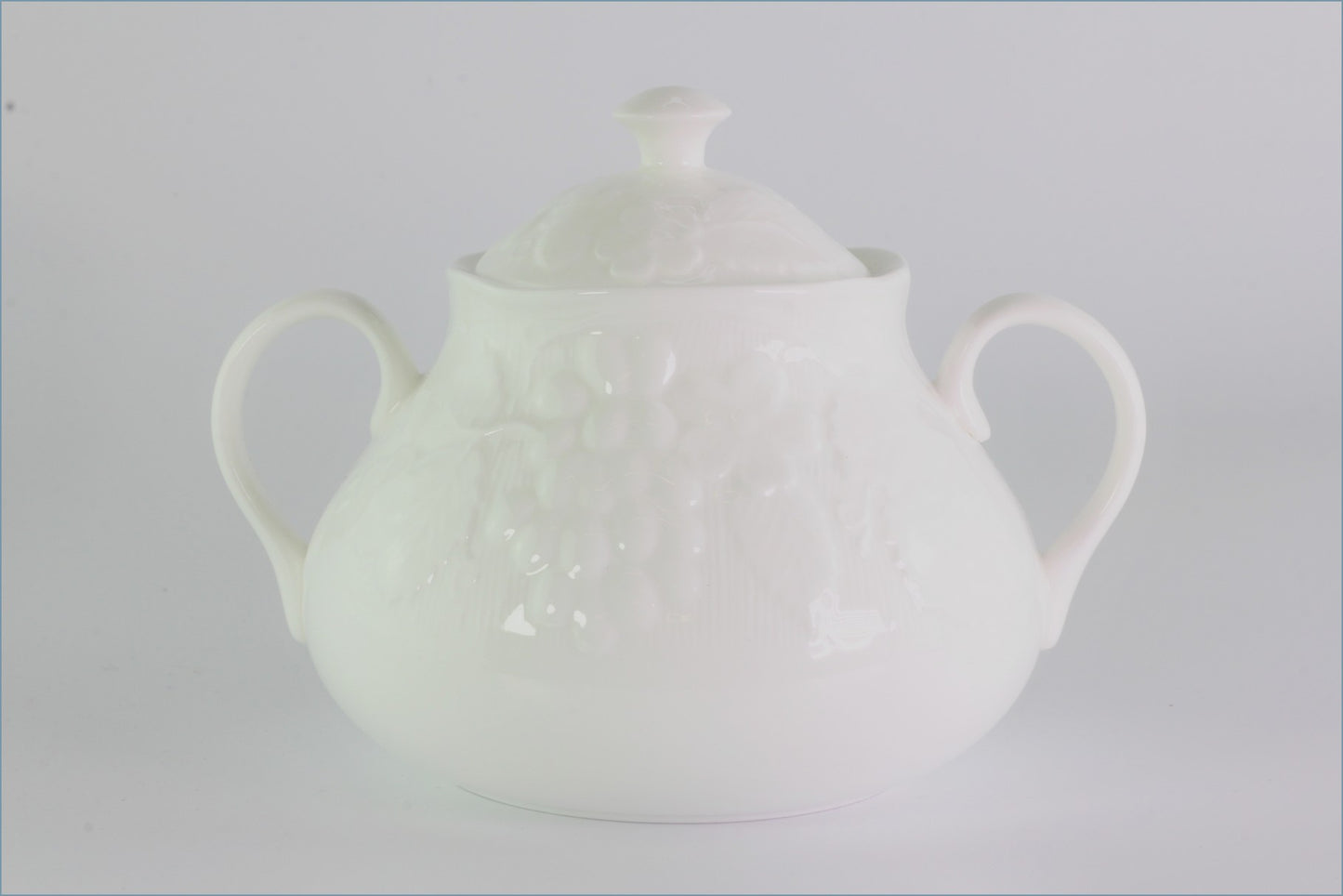 Wedgwood - Strawberry & Vine - Lidded Sugar Bowl