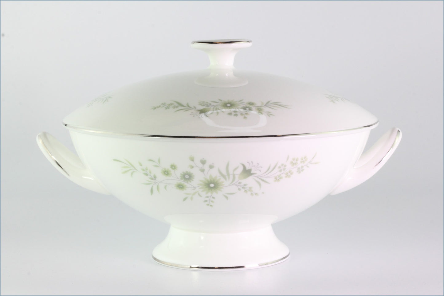 Wedgwood - Westbury (R4410) - Lidded Vegetable Dish (Looped Handles)