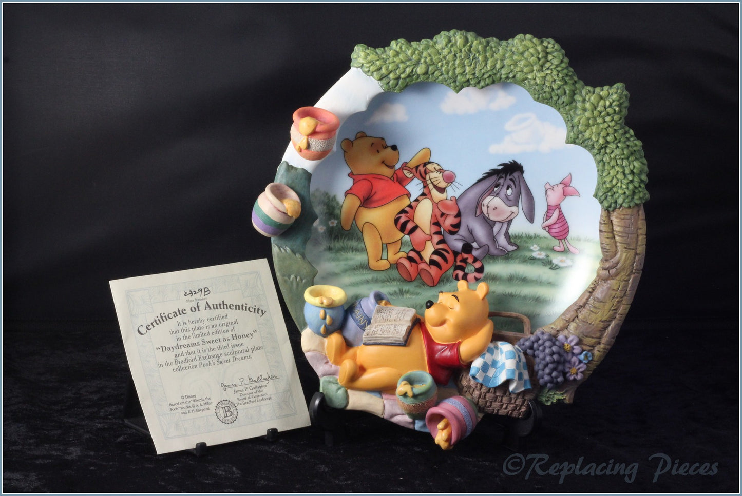 Bradford Exchange - Pooh's Sweet Dreams - Daydreams Sweet As Honey