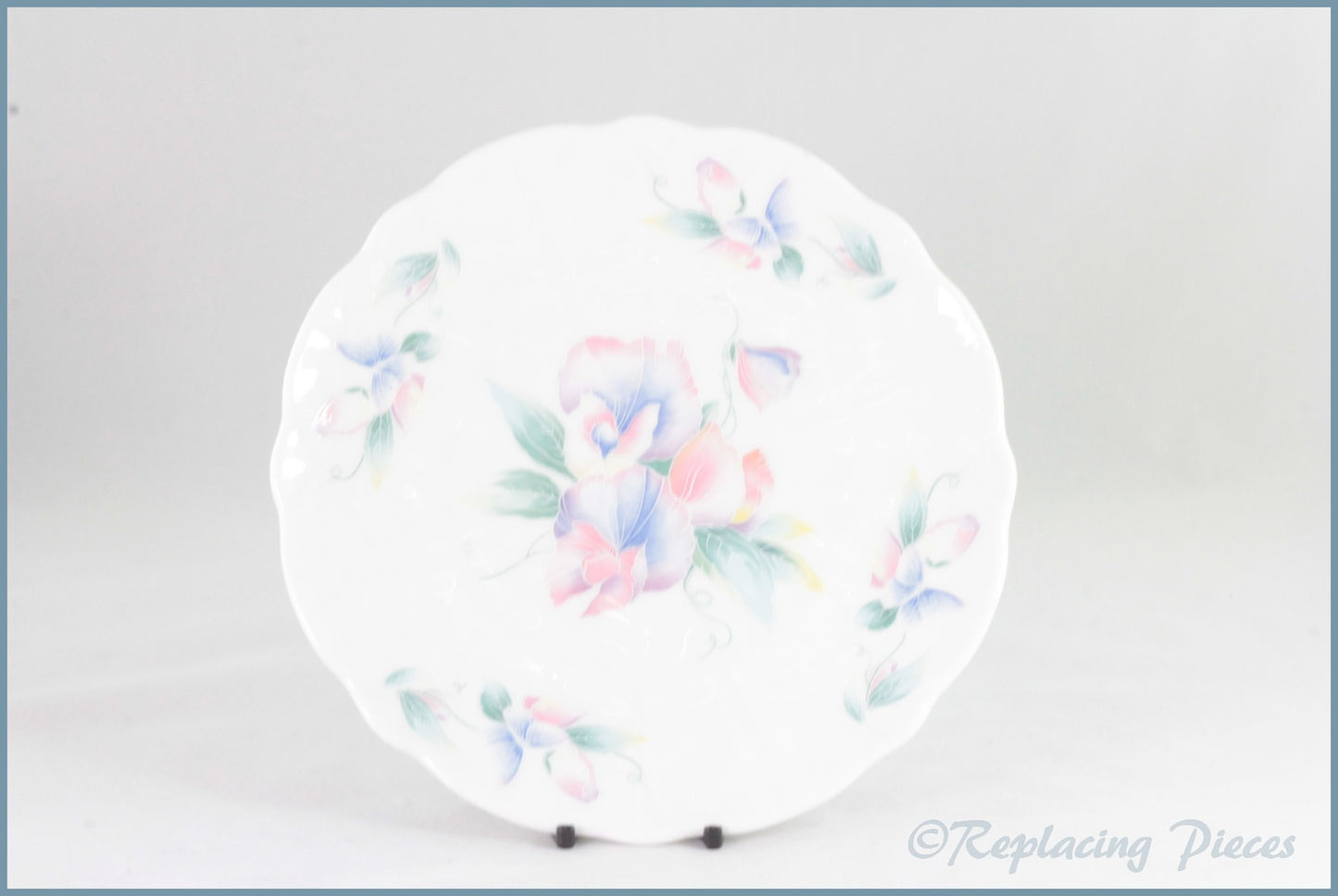 Aynsley - Little Sweetheart - 8 1/2" Scalloped Plate