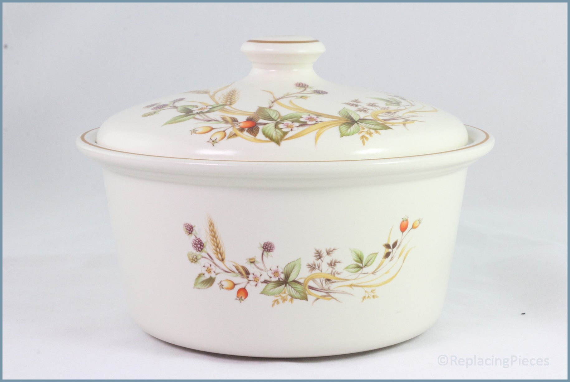 Marks & Spencer - Harvest - 3 Pint Round Lidded Vegetable Dish