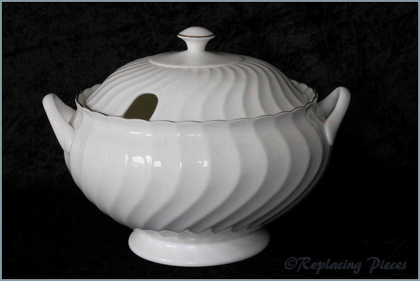 Wedgwood - Gold Chelsea - Soup Tureen