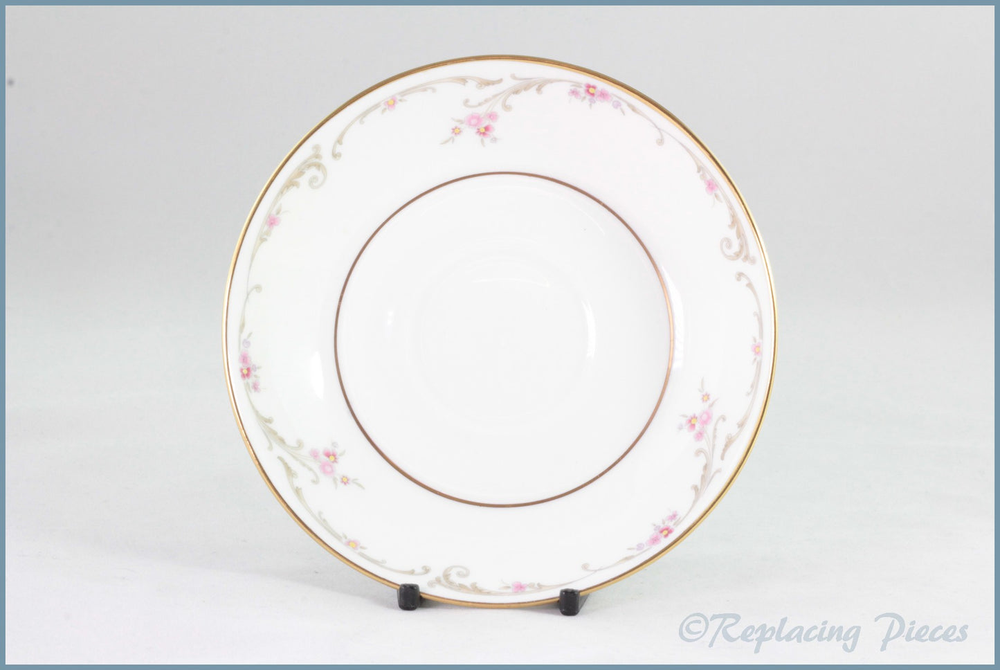 Wedgwood - Carisbrooke (Gold Edge) - Tea Saucer