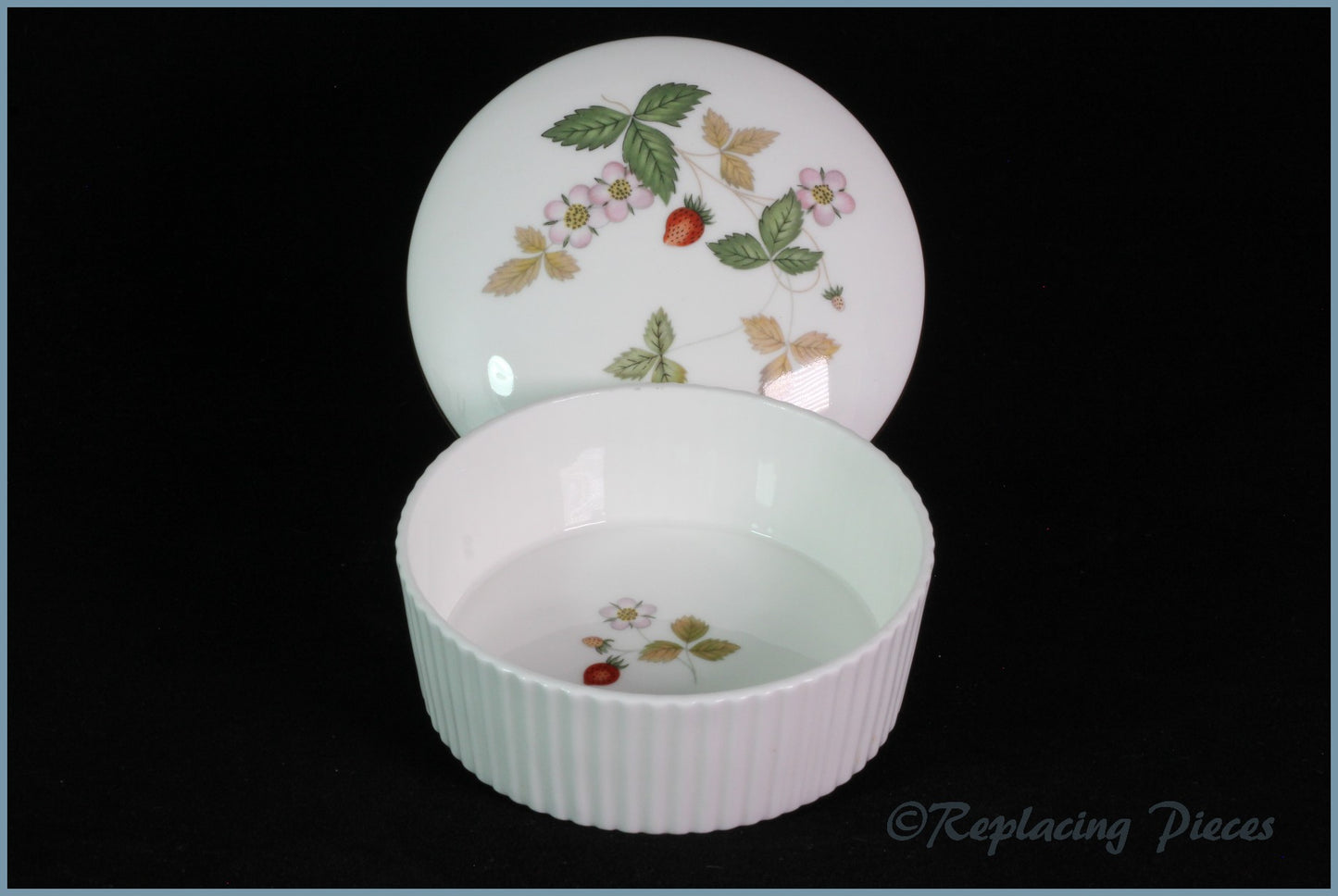 Wedgwood - Wild Strawberry - Round Lidded Bowl