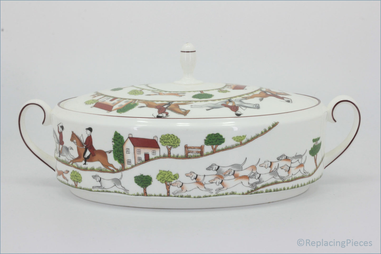 Coalport - Hunting Scene - Lidded Vegetable Dish - Decorative ceramic tureen with hunting scene on a white background
