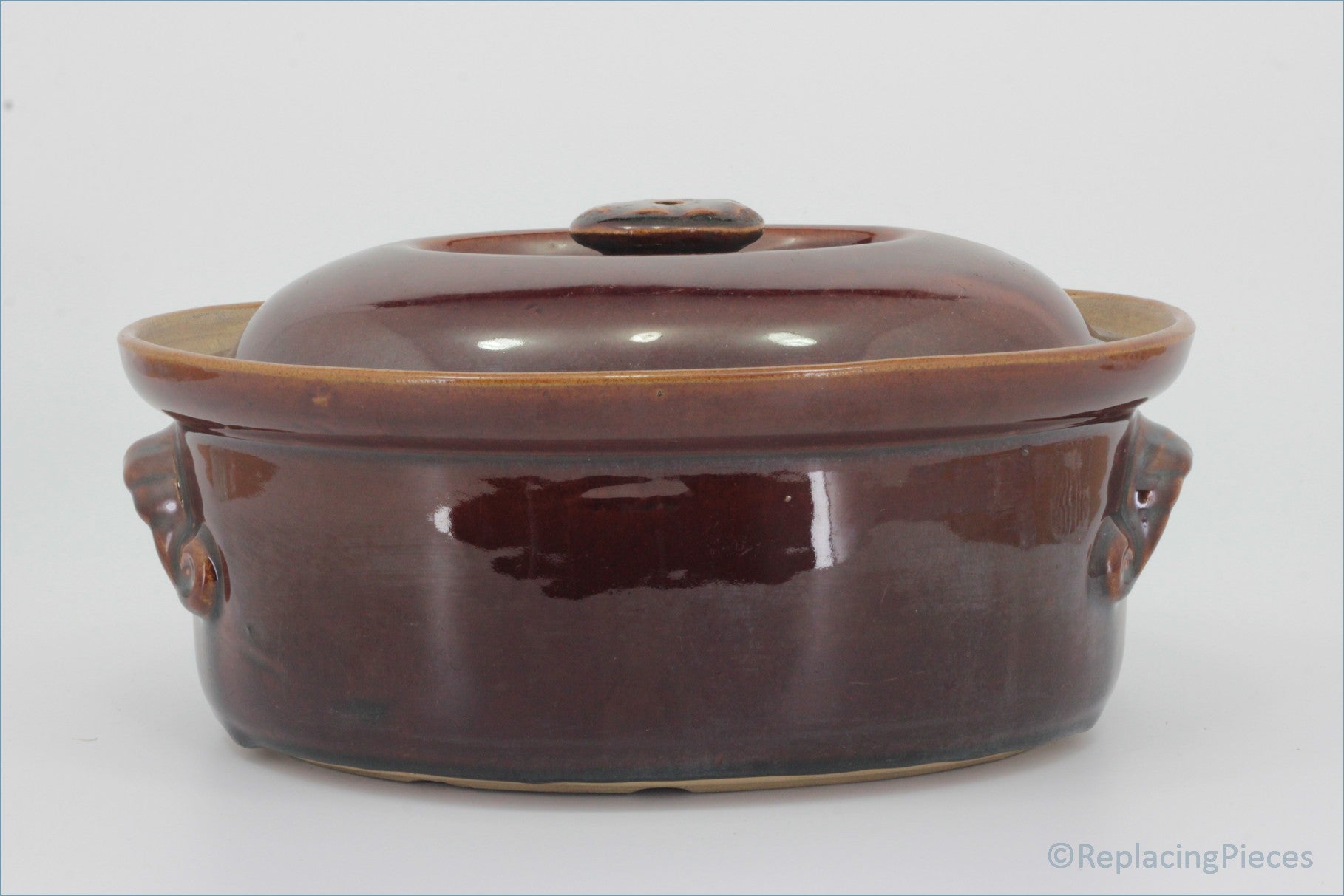 Denby - Brown Bourne - 4 Pint Oval Casserole - Brown ceramic casserole dish with lid on a white background