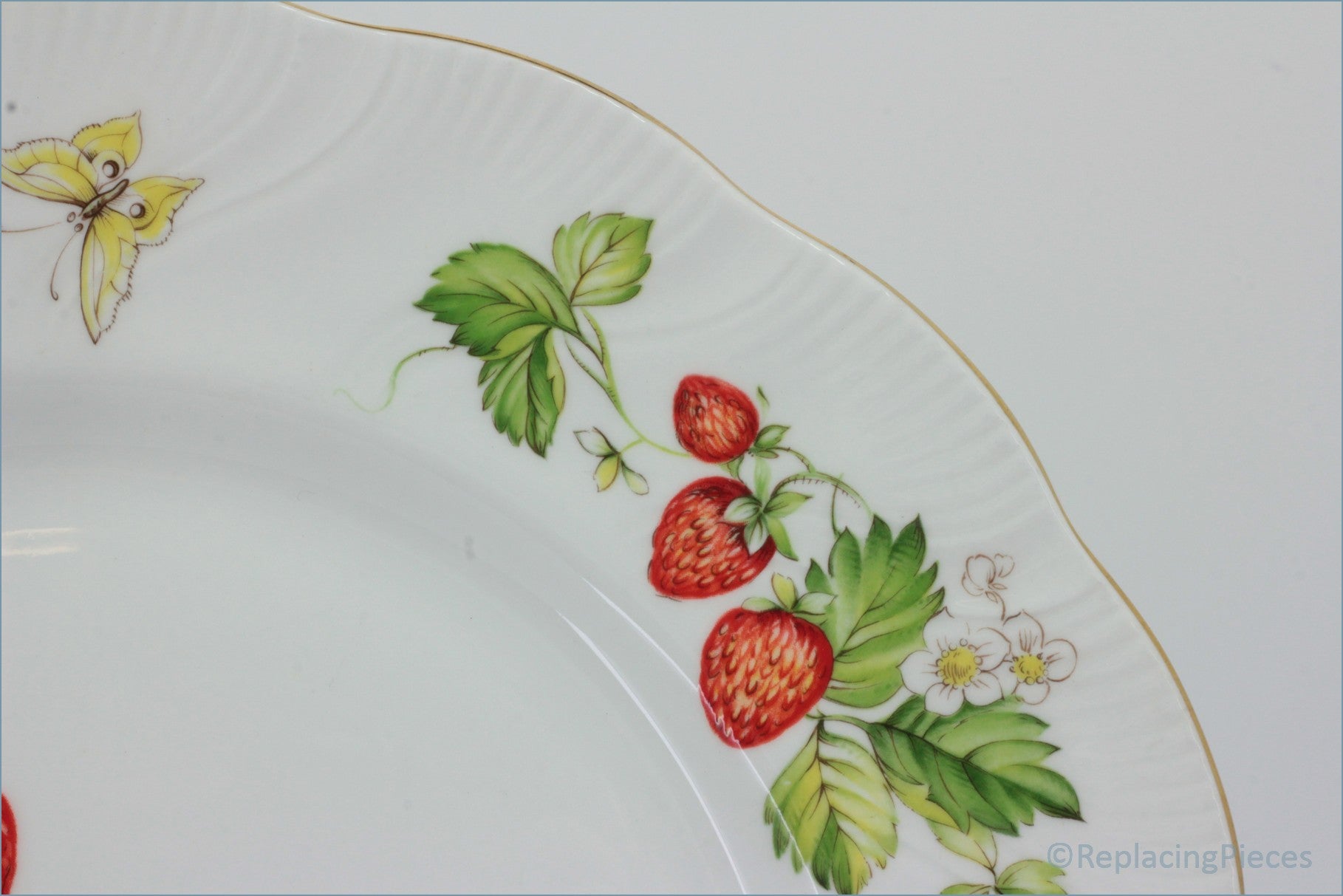 Queens - Virginia Strawberry - Dinner Plate (Swirl Rim) 