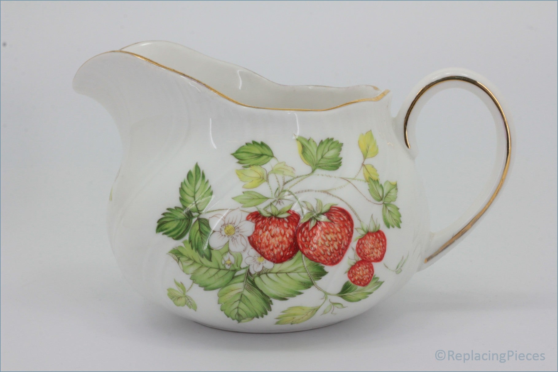 Queens - Virginia Strawberry - Gravy Boat (Swirl Rim)