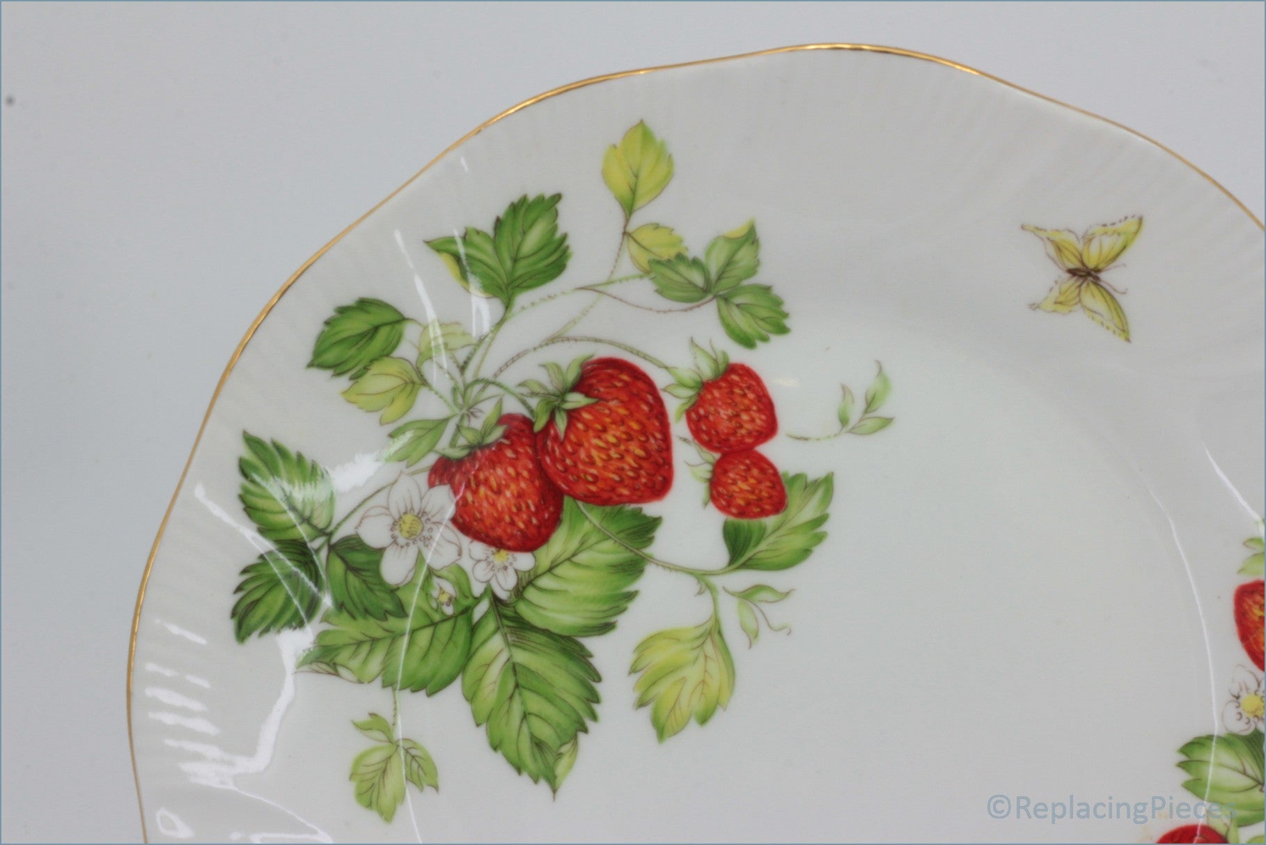 Queens - Virginia Strawberry - 6 3/8" Side Plate (Swirl Rim)