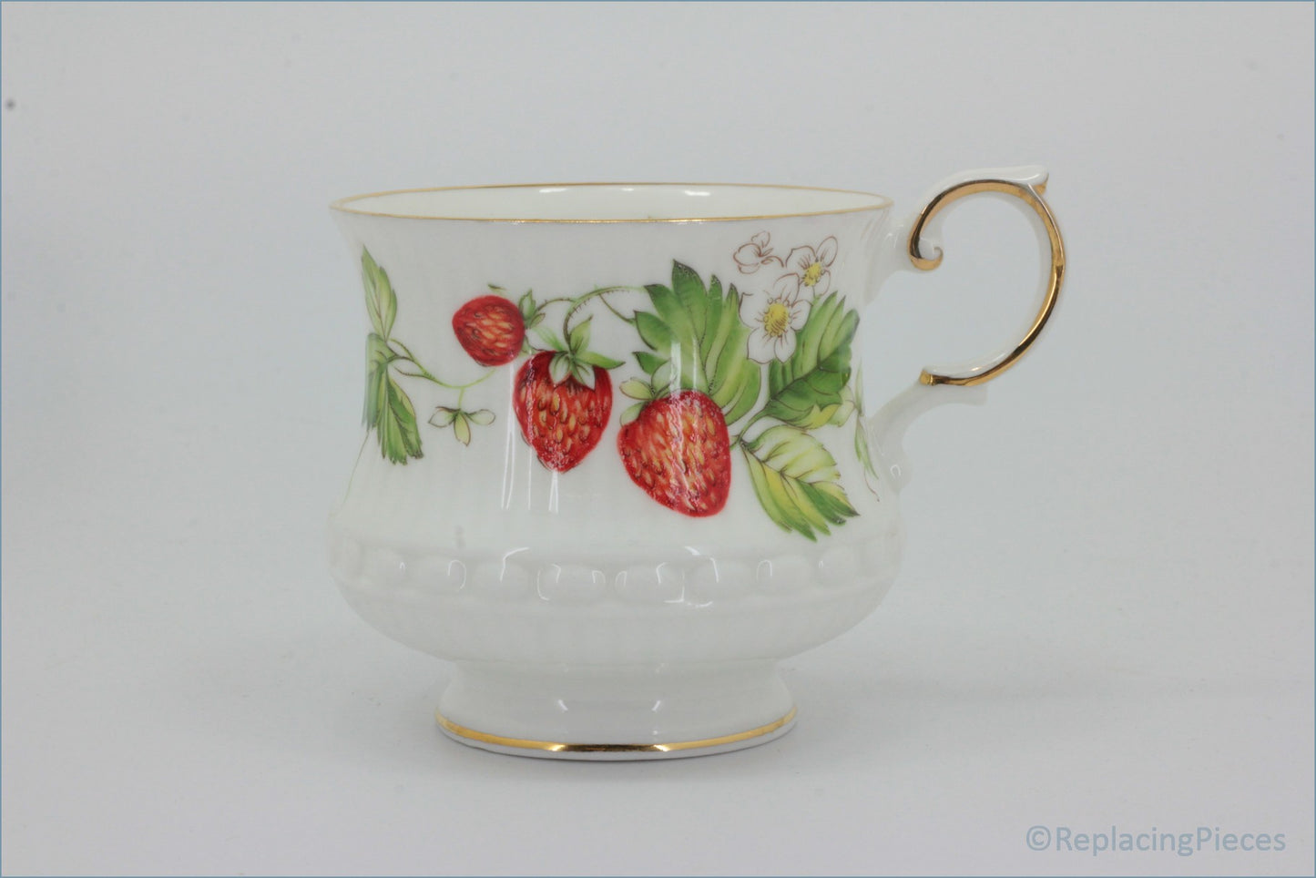 Queens - Virginia Strawberry - Teacup (Ribbed Rim)