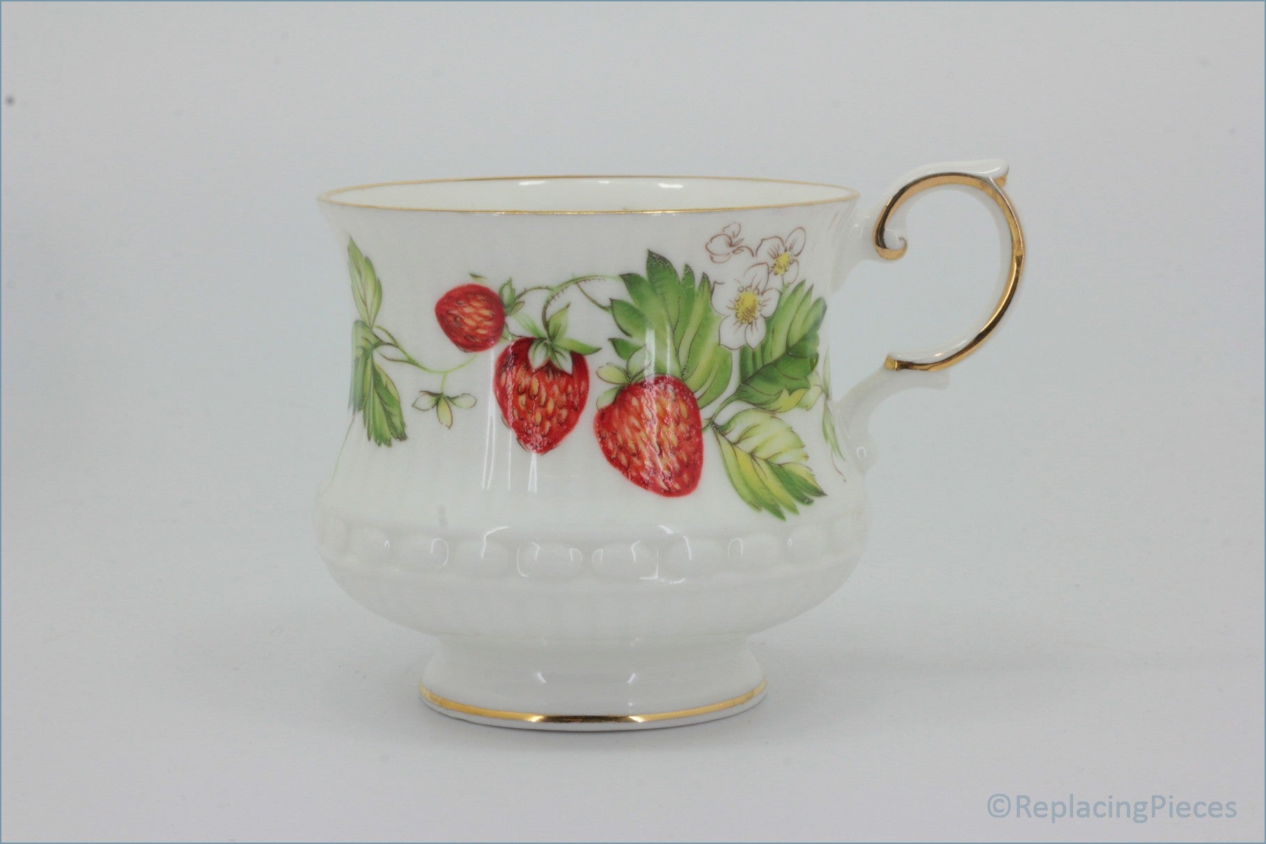 Queens - Virginia Strawberry - Teacup (Ribbed Rim)