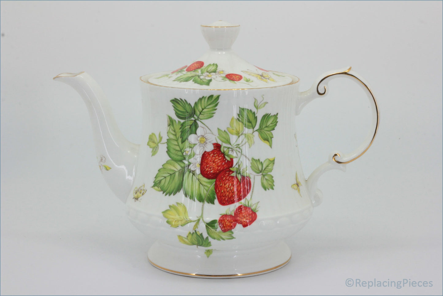 Queens - Virginia Strawberry - 2 Pint Teapot (Ribbed Rim)