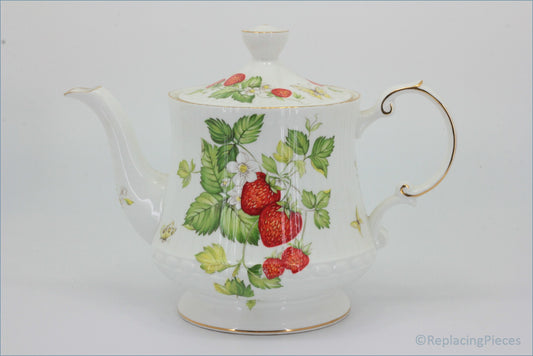 Queens - Virginia Strawberry - 2 Pint Teapot (Ribbed Rim)