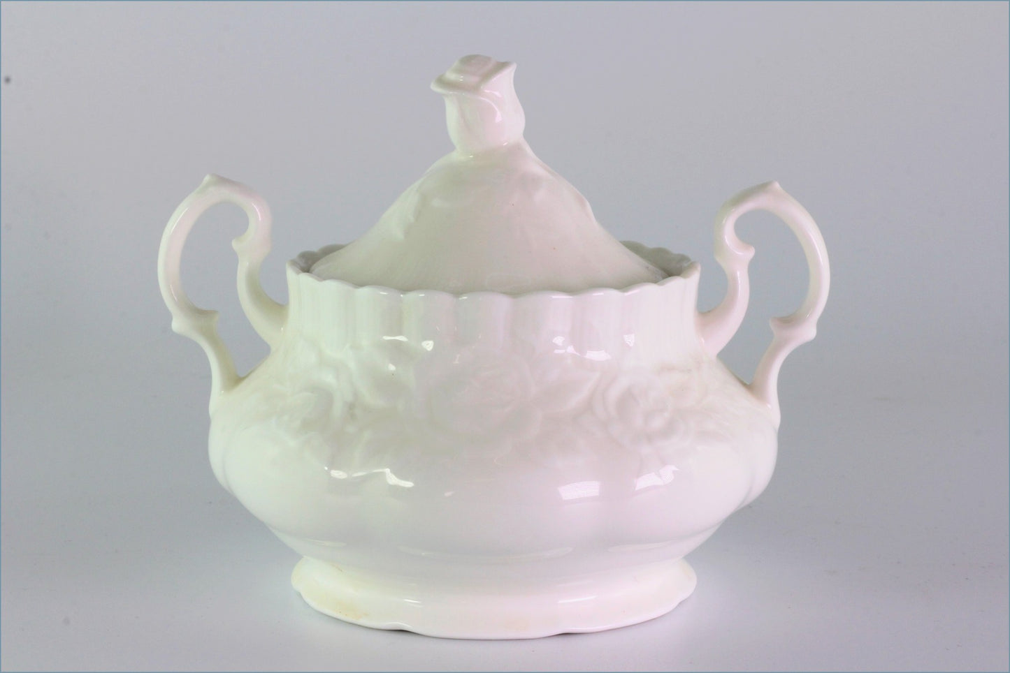 Royal Albert - Old English Garden - Lidded Sugar Bowl