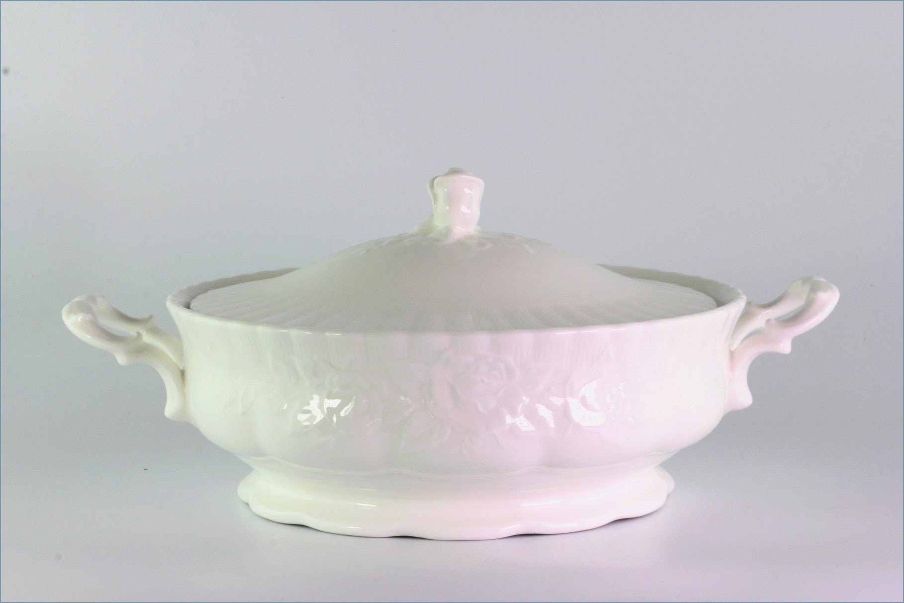 Royal Albert - Old English Garden - Lidded Vegetable Dish