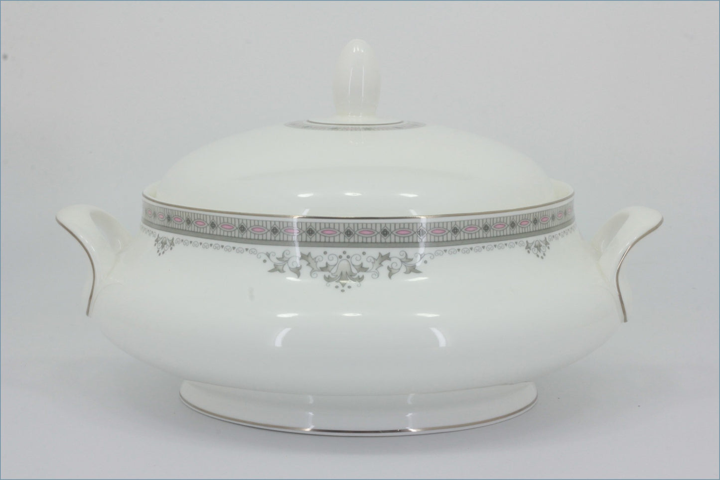 Royal Doulton - York - Lidded Vegetable Dish