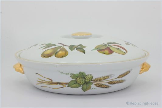 Royal Worcester - Evesham Gold - 3 Pint Casserole (Shape 22 Size 1) - Decorative ceramic dish with lid featuring fruit and plant designs on a white background