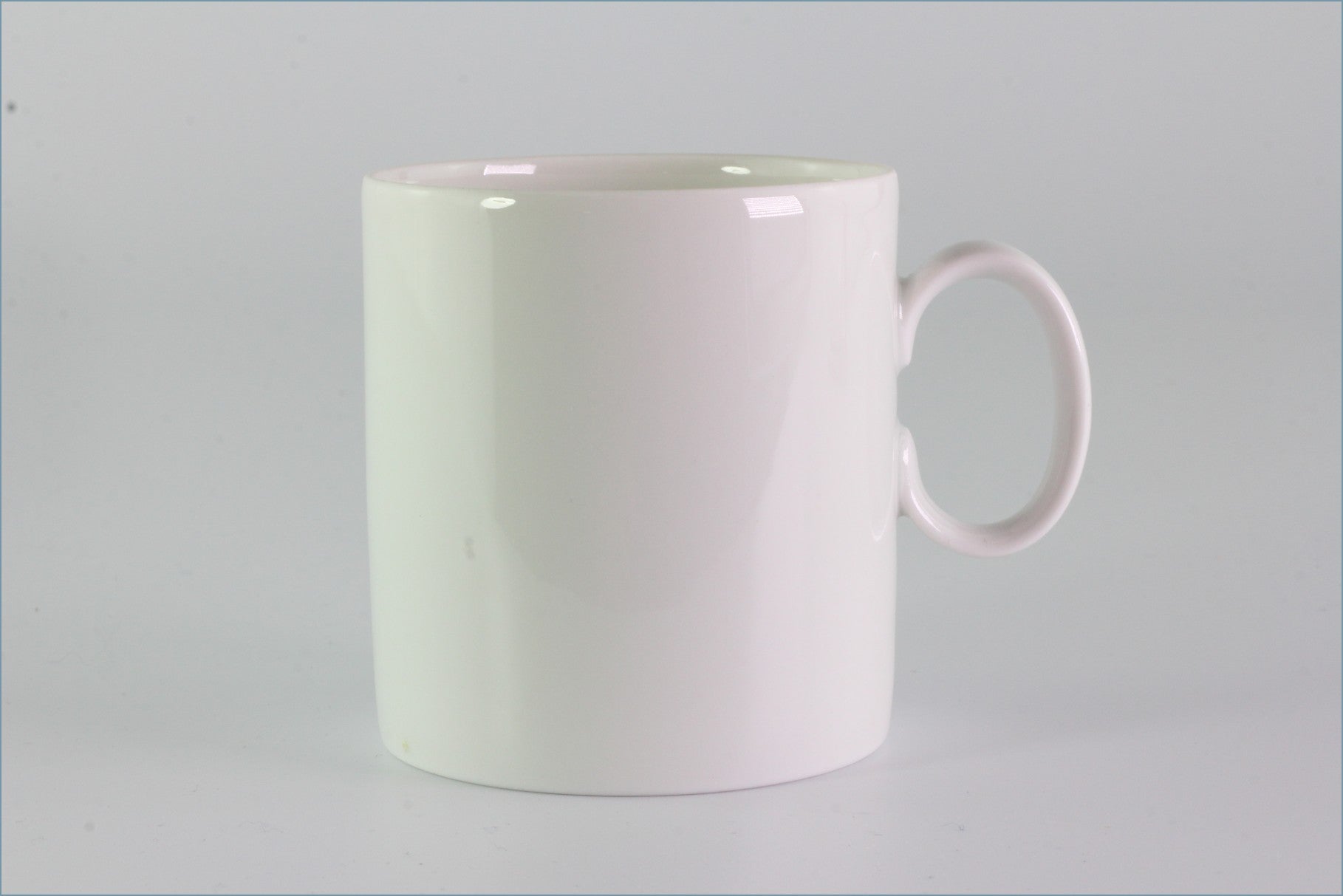 Thomas - Medaillon (White) - Coffee Can