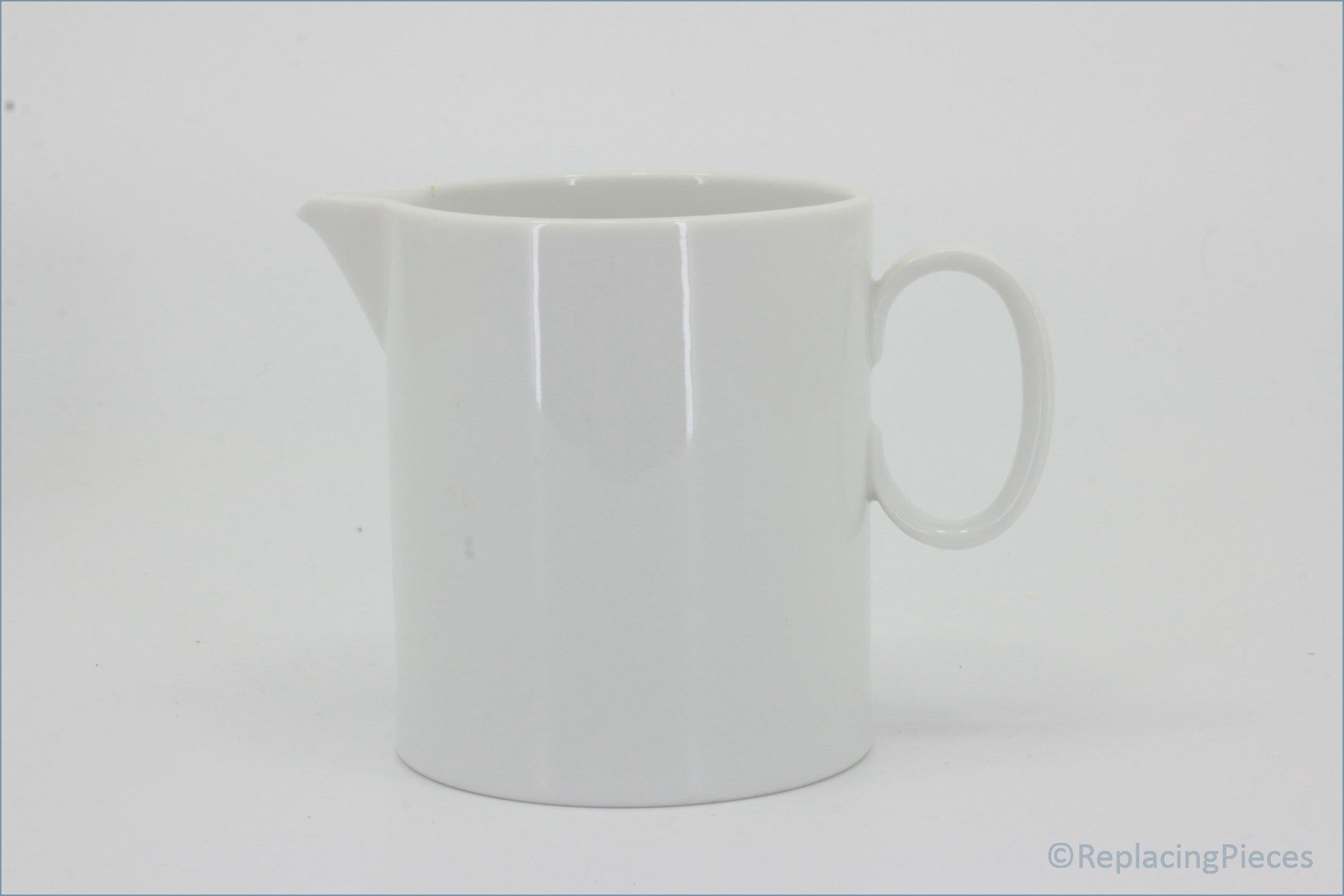 Thomas - Medaillon (White) - Milk Jug