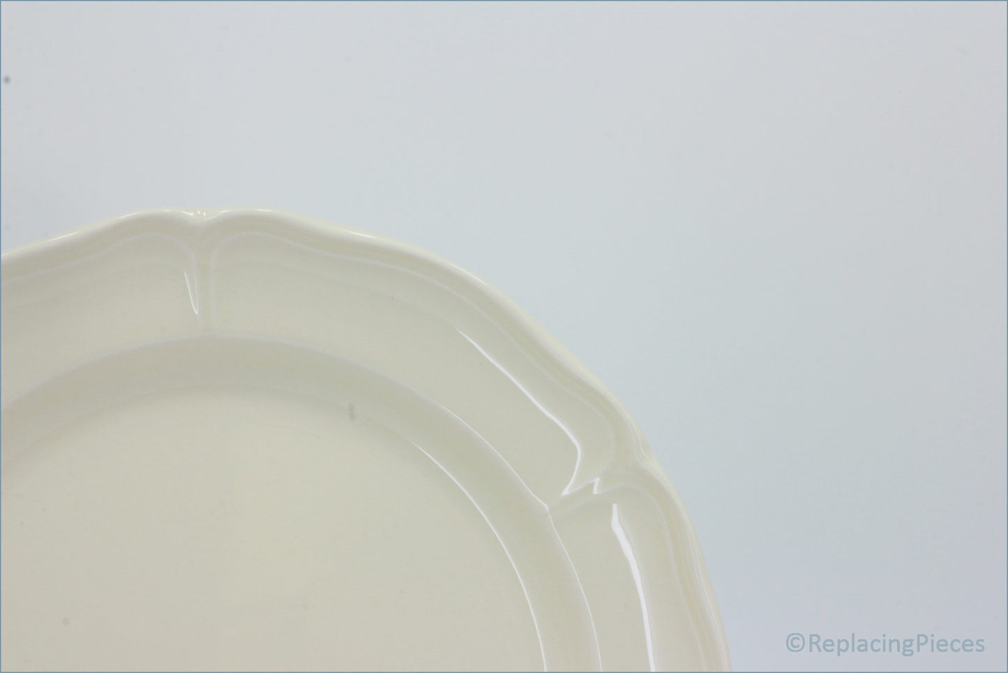 Wedgwood - Queens Plain (Queens Shape) - 8 3/8" Salad Plate