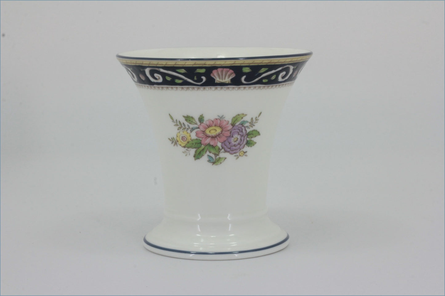 Wedgwood - Runnymede (W4472) - Trumpet Vase