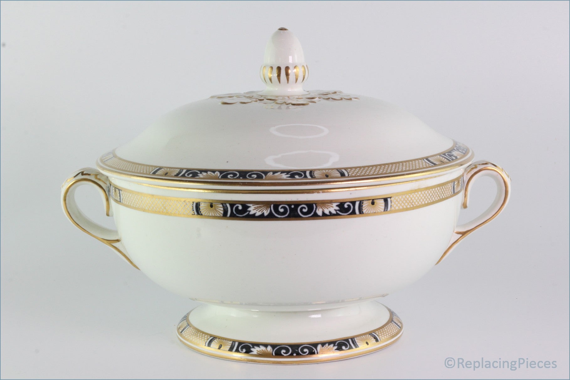 Wedgwood - Vieux Rouen - Lidded Vegetable Dish