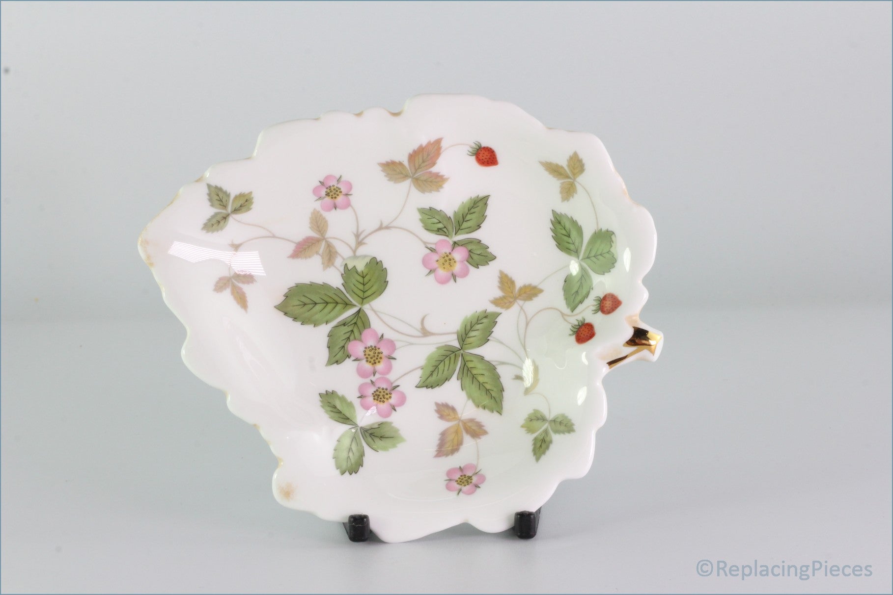 Wedgwood - Wild Strawberry - Leaf Dish