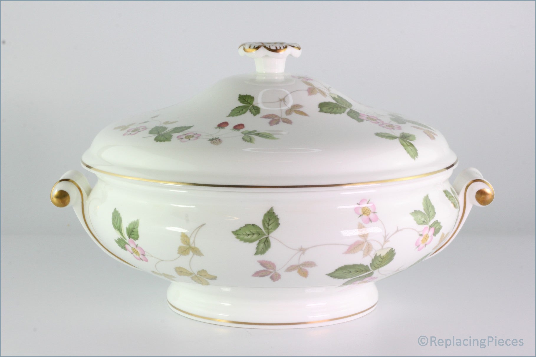 Wedgwood - Wild Strawberry - Lidded Vegetable Dish