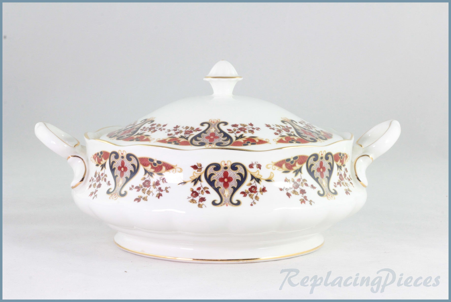 Colclough - Royale (8525) - Lidded Vegetable Dish