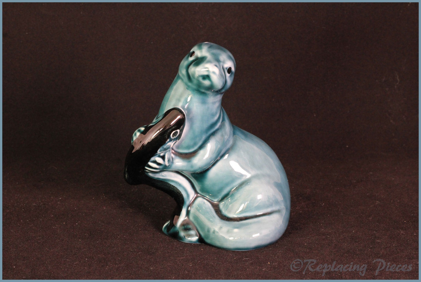 Poole - Otter Figurine