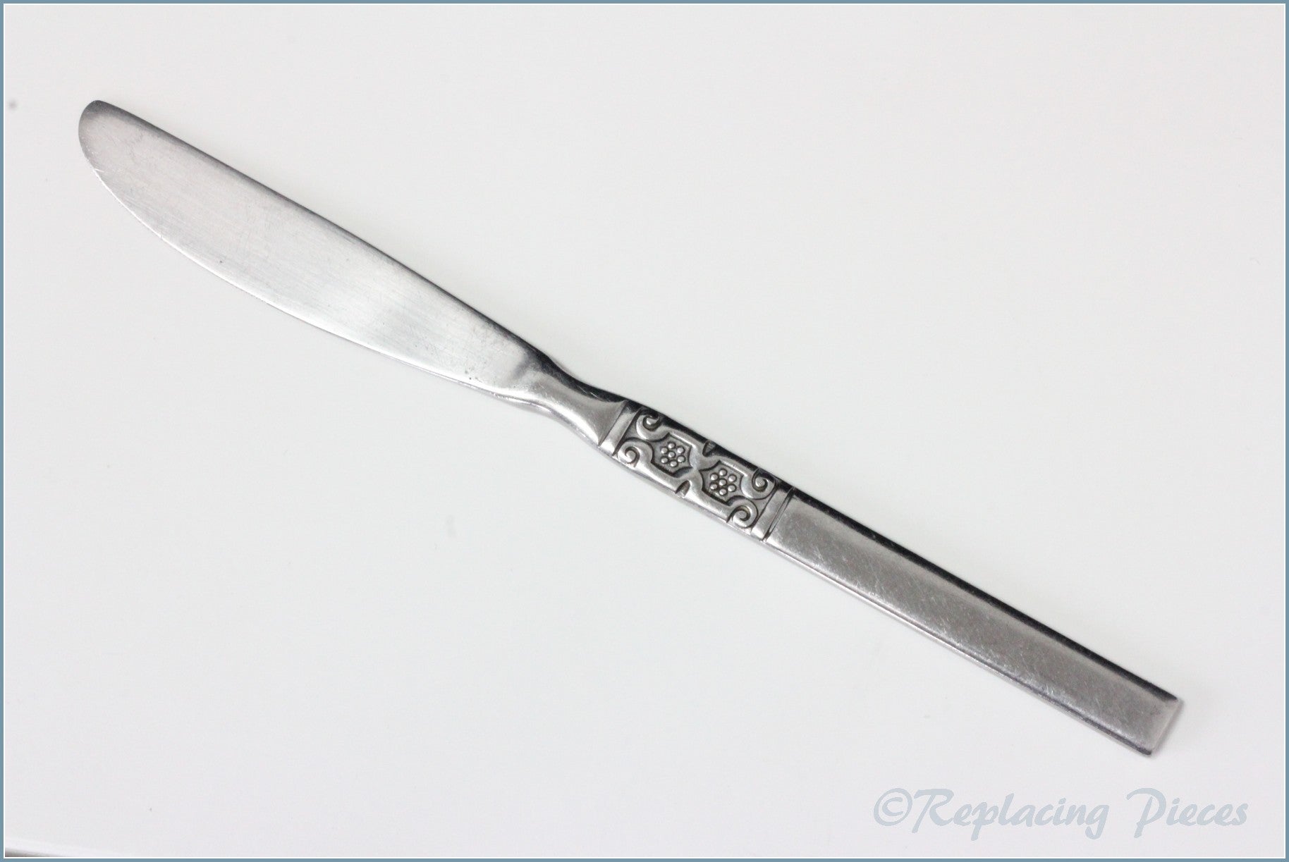 Oneida - Artistic - Dinner Knife