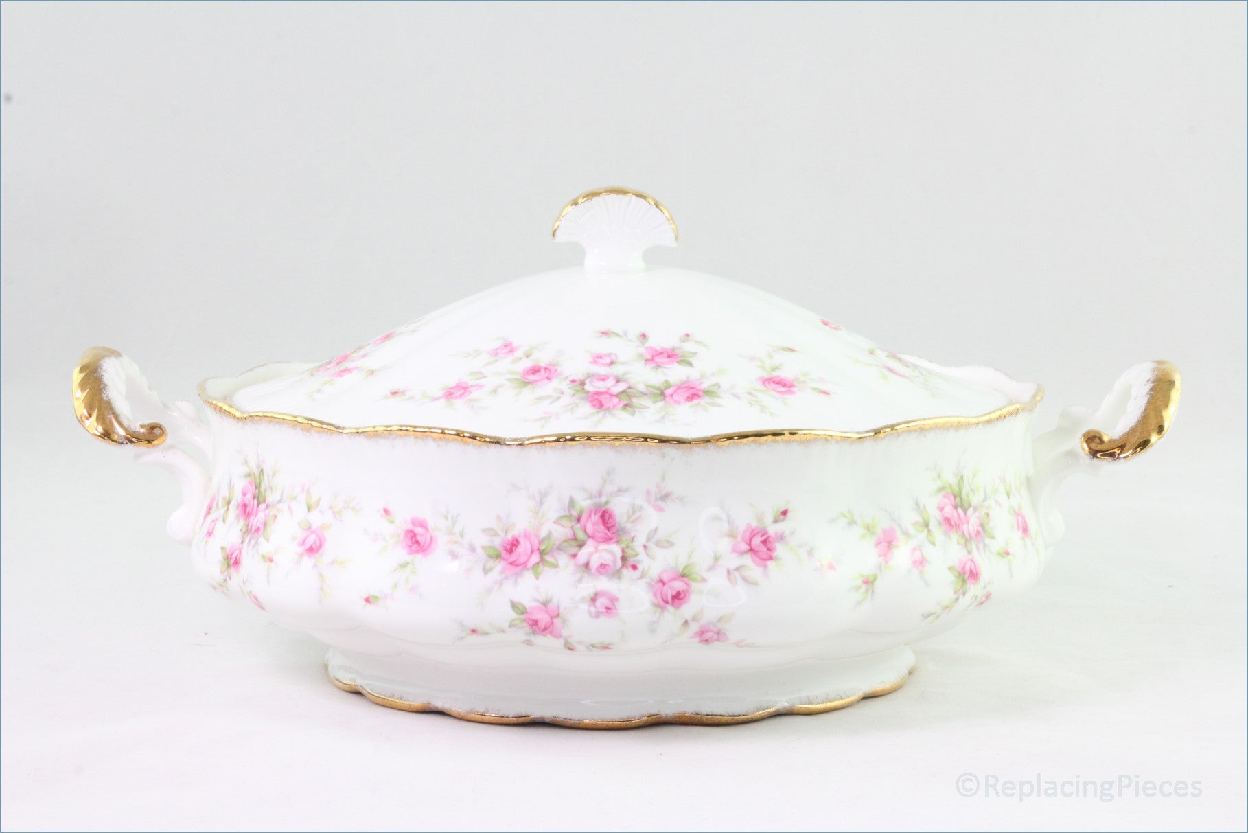 Paragon/Royal Albert - Victoriana Rose - Lidded Vegetable Dish