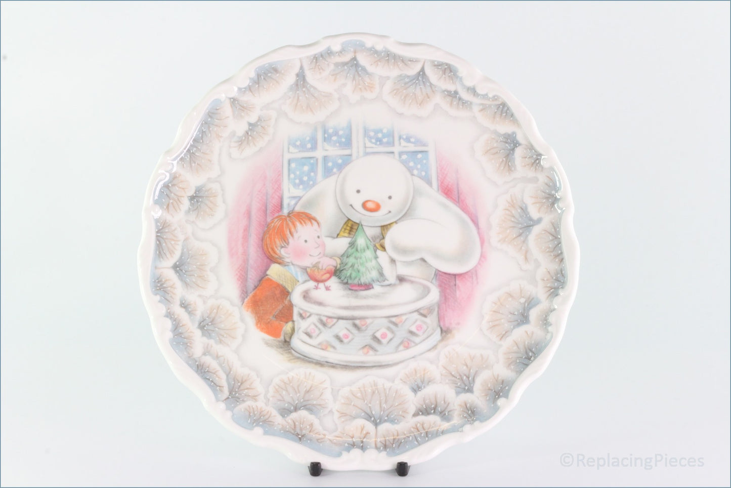 Royal Doulton - The Snowman Gift Collection - Plate 'Snowman Christmas Cake'