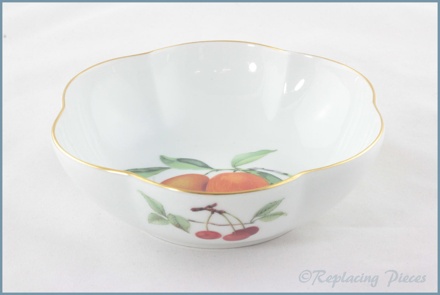 Royal Worcester - Evesham Gold - 2 Pint Oval Casserole