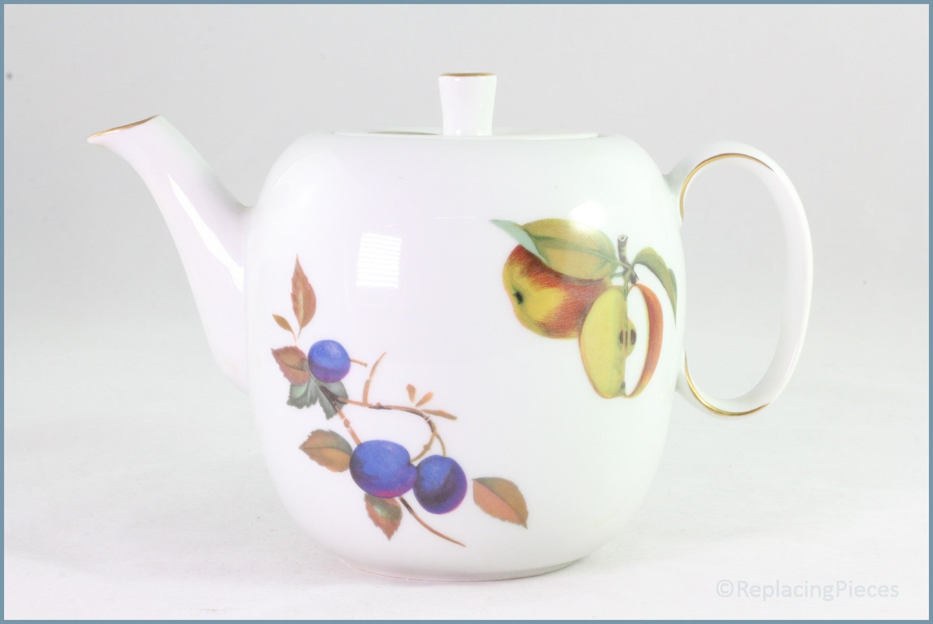 Royal Worcester - Evesham Gold - 1 1/2 Pint Teapot