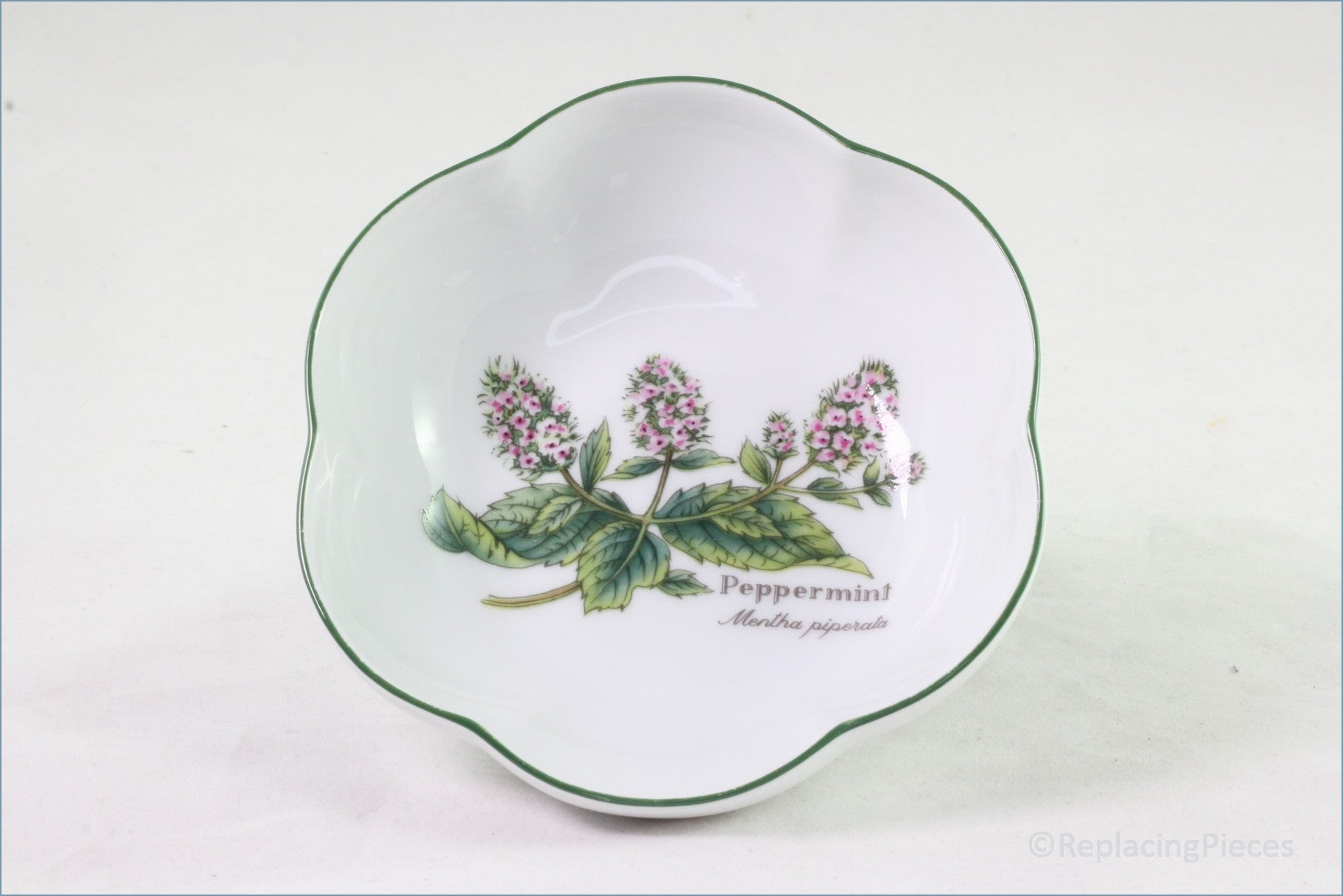 Royal Worcester - Worcester Herbs - 4 7/8" Scalloped Bowl