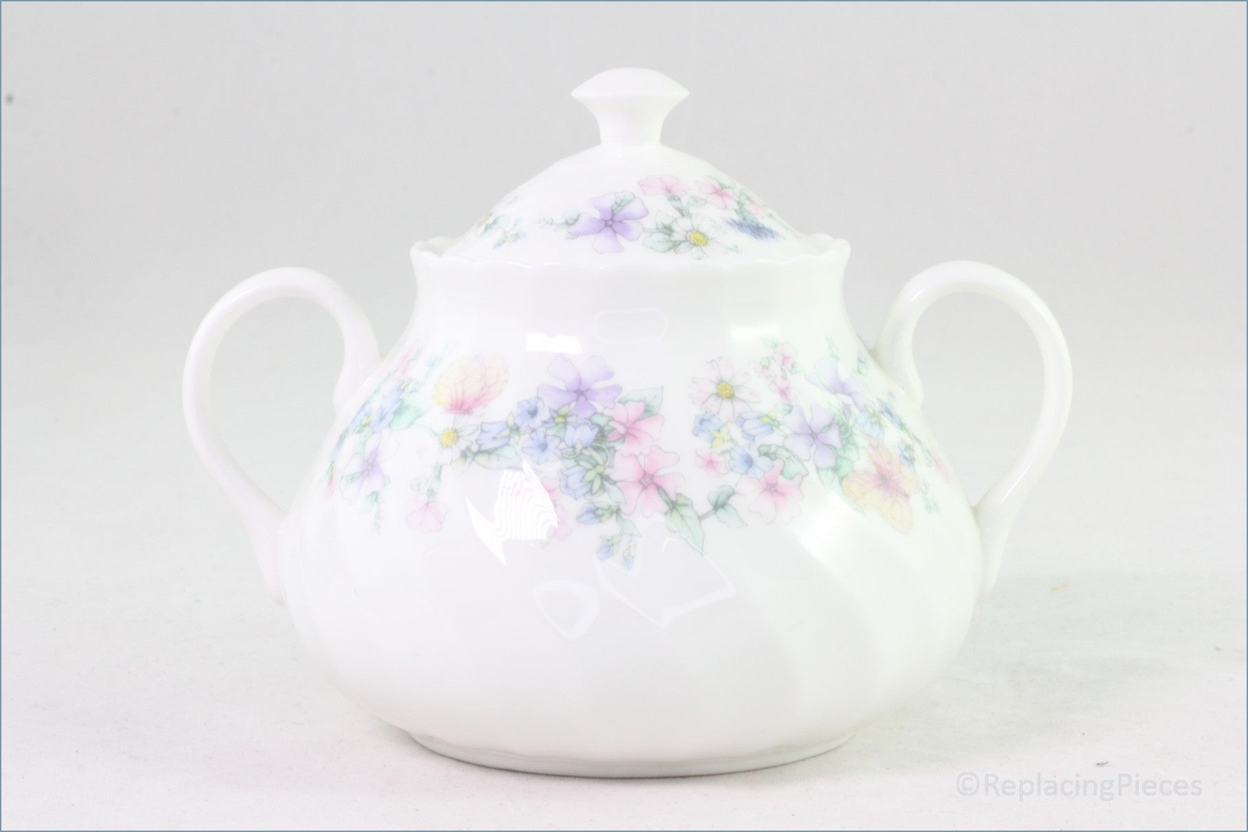Wedgwood - Angela (Fluted) (R4870) - Lidded Sugar Bowl (Tea)