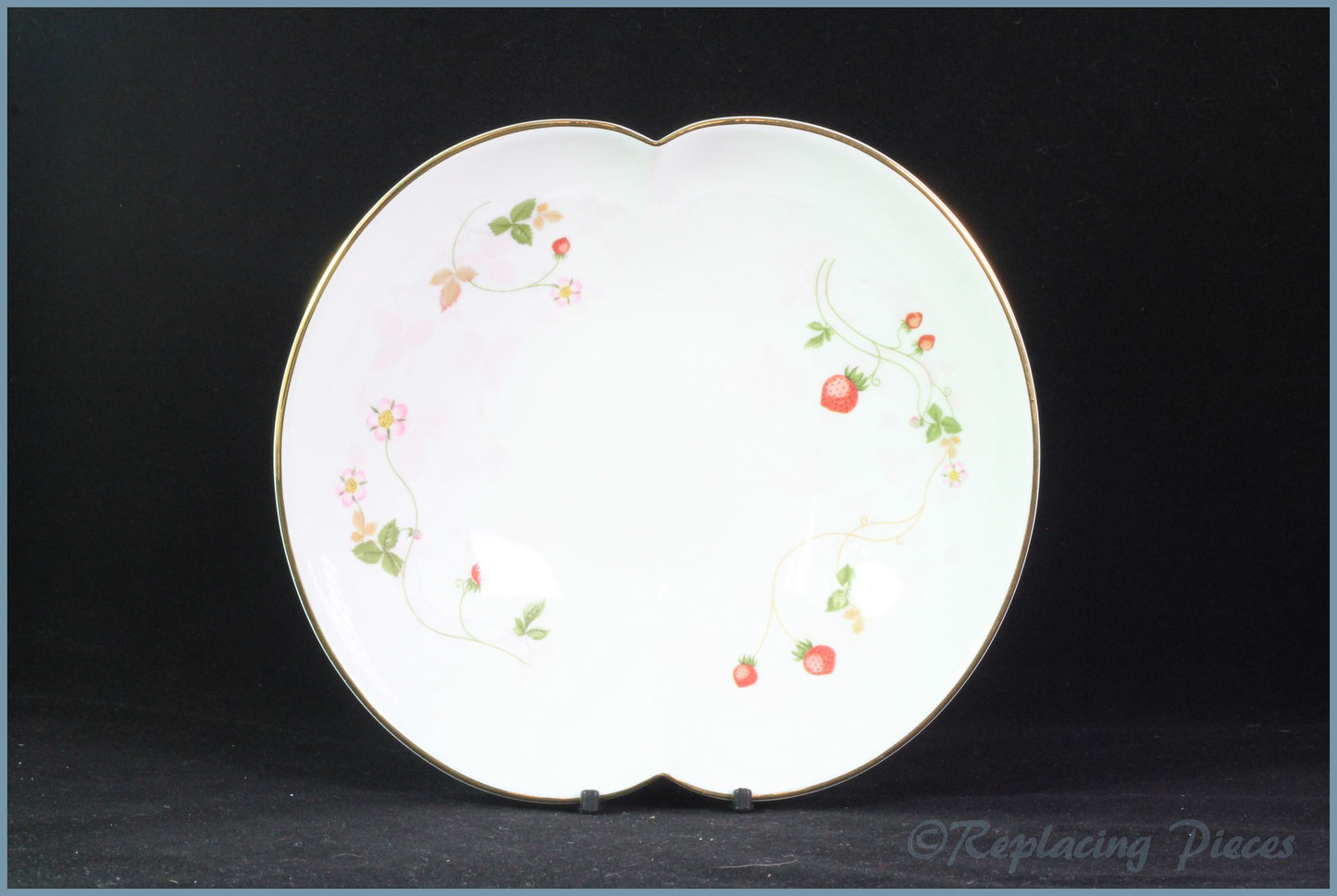 Wedgwood - Wild Strawberry - Scalloped Serving Dish