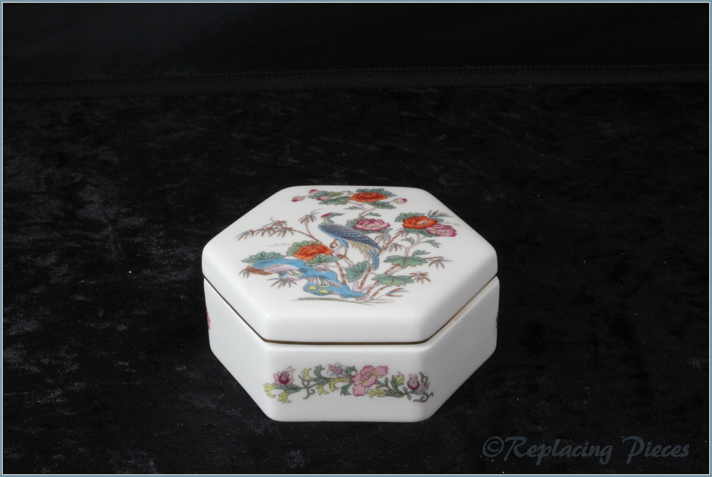 Wedgwood - Kutani Crane (gold edge) - Hexagonal Lidded Box