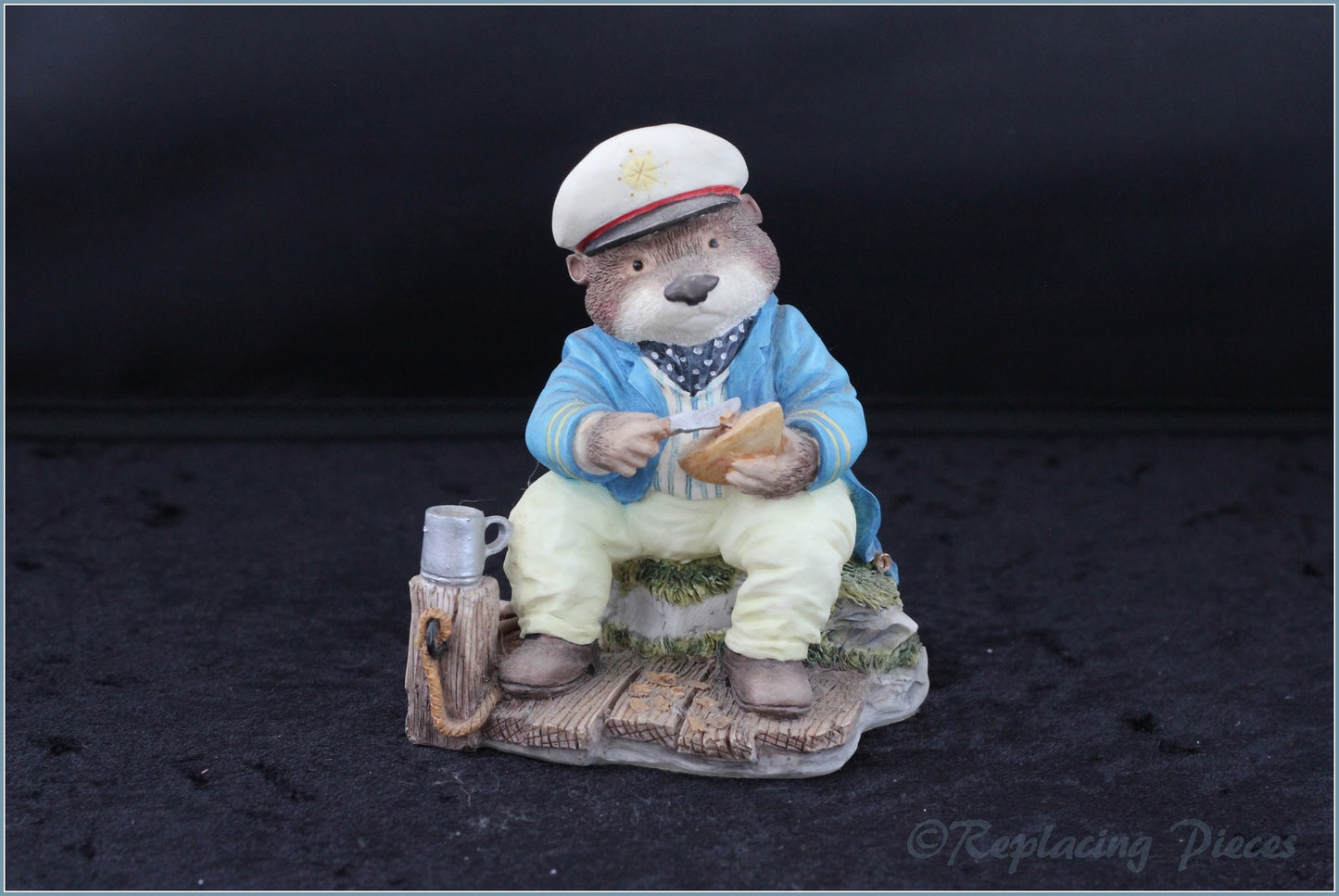 Villeroy & Boch - Foxwood Tales Figurines - No.7 Captain Otter