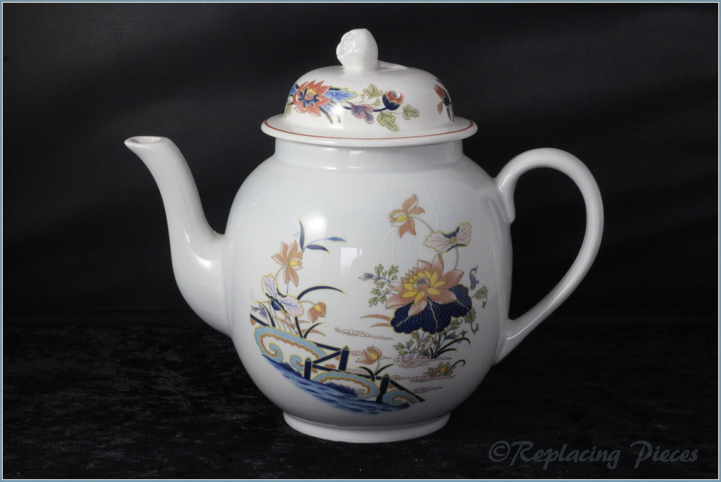 Wedgwood - Lotus - Teapot